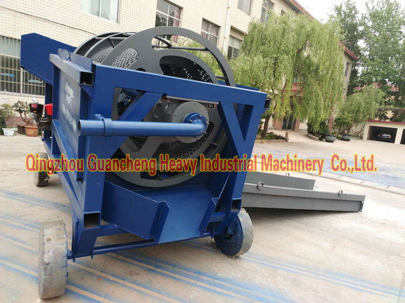 Portable trommel screen car